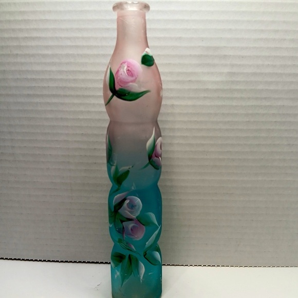 Vintage beautifully painted rose vase - Picture 8 of 9